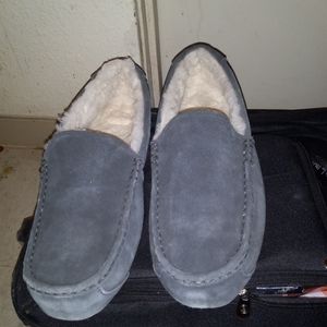 UGG SLIPPERS